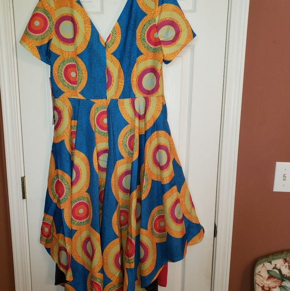 Size MEDIUM High Low dress. Size MEDIUM. - Picture 2 of 2